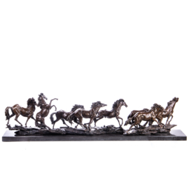 Bronzen groep van 8 wilde paarden