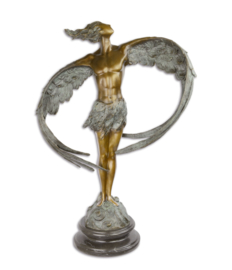 Gevleugelde man en vrouw brons beeld