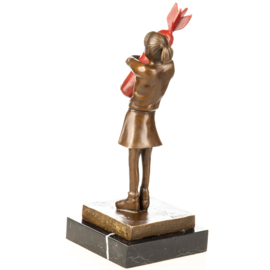 Bronzenbeeld The Bomb Hugger naar Banksy