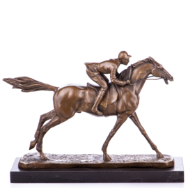 Jockey op renpaard bronzen beeld