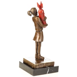 Bronzenbeeld The Bomb Hugger naar Banksy