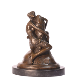 Vrouw omhelst penis brons beeld