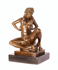Opgewonden bronzen vrouw beeld