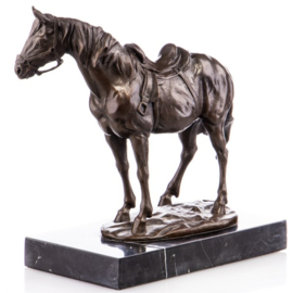 Paard met zadel bronzen beeld