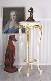 Zuilen en pilaren van marmer of hout