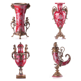 Porselein met bronzen decoraties
