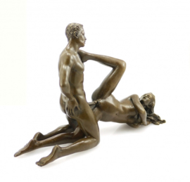 Man en vrouw seks bronzen beeld