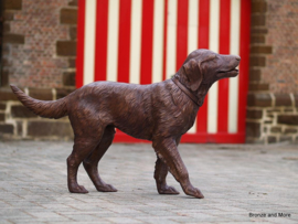 Labrador hond bronsbeeld