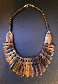 Etnische handgemaakte houten ketting