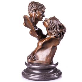Bronzen kussend liefdespaar beeld
