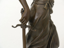 Levensgrote bronzen Justitia beeld