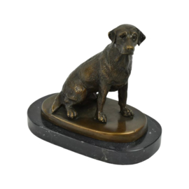 Labrador retriever zittend bronsbeeld