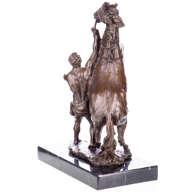Bronzen paardenbeelden met menner