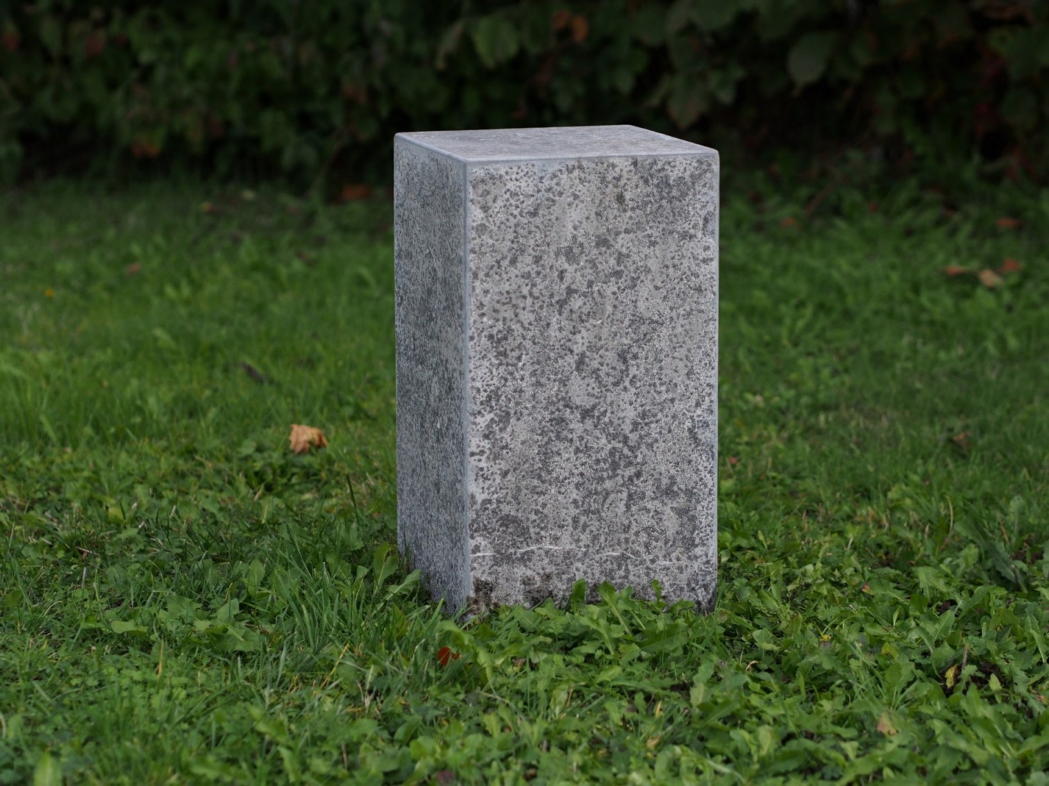 Hardstenen zuil of sokkel