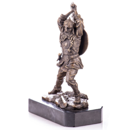 Viking met bijl bronzenbeeld