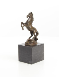 Bronzen beeldje steigerend paardje