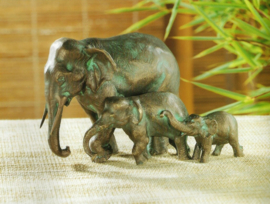Olifantenfamilie bronzen beelden