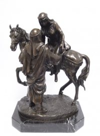 Bedouin echtpaar te paard brons beeld