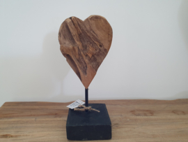 Houten hart decoratie op voet 26 cm.