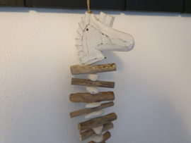 Hanger met houten zeepaardje