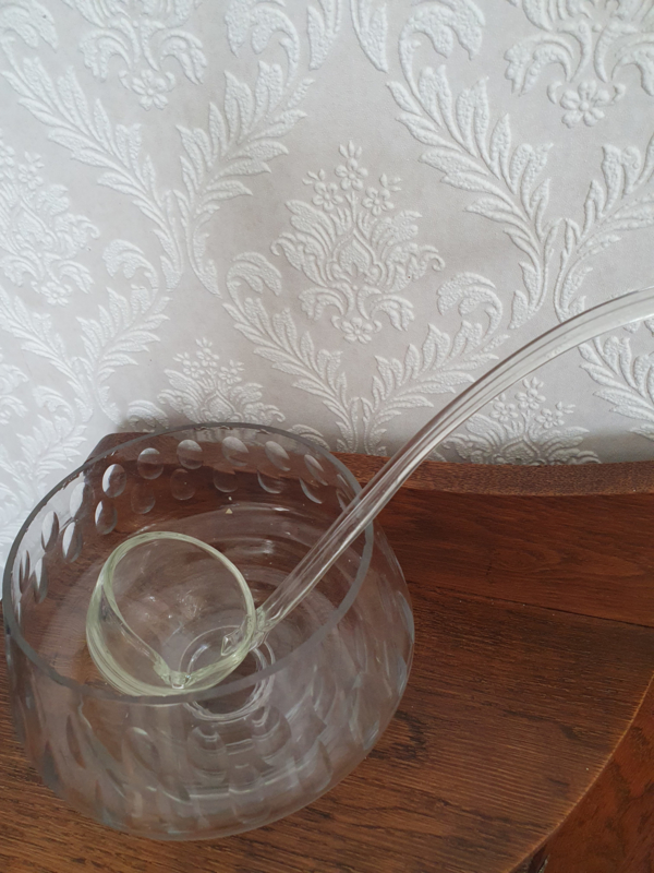 compact Koningin Kunstmatig Brocante glazen schaal met lepel | Brocante glas en zilver | villa-brocante