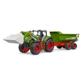 Tractor met voorlader en kiepwagen