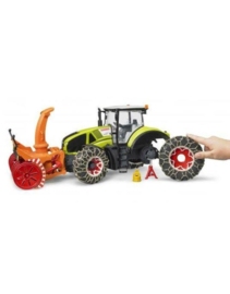 Claas Axion met sneeuwblazer