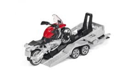 Auto met aanhanger en motor
