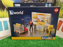 DHL pakketshop met palletwagen