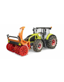 Claas Axion met sneeuwblazer