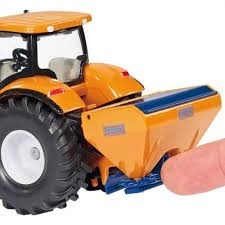 Tractor met schuif en strooier