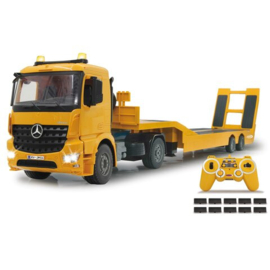 Mercedes Benz Arocs vrachtwagen met dieplader