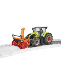 Claas Axion met sneeuwblazer