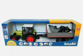 Claas Nectis met voorlader en aanhanger