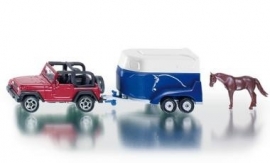 Jeep met paardentrailer en paard