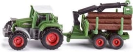 Fendt met houttransporter