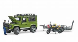 Land rover met aanhanger en motor