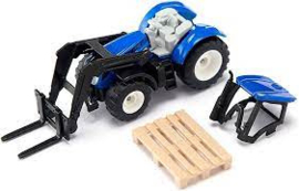 New Holland met palletvorken en pallet