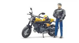 Ducati Scrambler met berijder / motorrijder