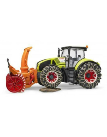Claas Axion met sneeuwblazer