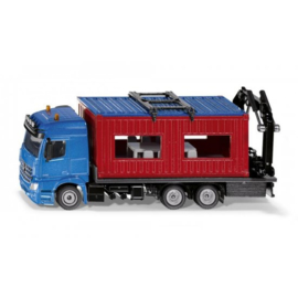 Mercedes met bouwcontainer