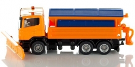 Vrachtwagen met sneeuwschuif
