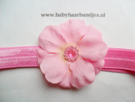 Smalle donker roze baby haarband met bloemetje.