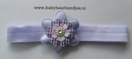 Voor de allerkleinste lila baby haarbandje met bloem.