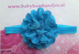 Smalle blauwe baby haarband met kanten bloem.