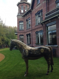 Zorgvilla Huize Dahme - Kunstpaard by Loeviera