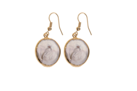 White pearl in Gold
