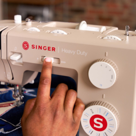 SINGER Heavy Duty 4523 - beige - nieuwe generatie met krachtige DC motor - incl. gratis vakhandel helpdesk