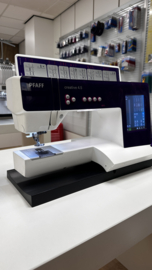 PFAFF Creative 4.5 - naai- en borduurmachine OCCASION