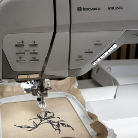 Husqvarna VIKING Designer EPIC 1 - voor naaien, borduren en quilten - occasion - met 1 jaar garantie